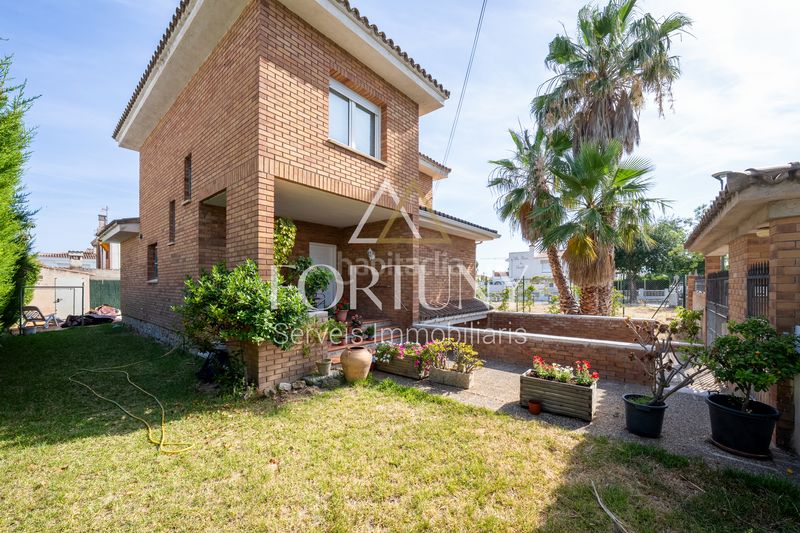 Foto a1c02fb2-298c-44cc-9e24-f6d73907834d. Casa amb aparcament piscina a Cambrils port Cambrils