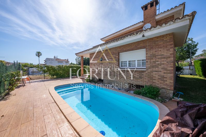 Foto b0788fe0-3a10-47dd-98d1-7c703bbaa25e. Casa amb aparcament piscina a Cambrils port Cambrils