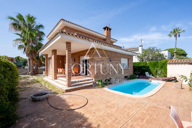 Foto bc9bd5c9-a423-4438-99dc-067153fcbf14. Casa amb aparcament piscina a Cambrils port Cambrils