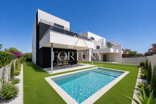 Casa a calle serra de llaveria