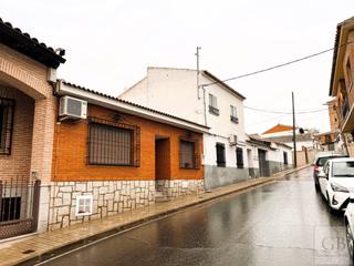 Maison jumelée à Puebla de Montalbán (La). Gb gestión inmobiliaria vende chalet adosado en la puebla de mon