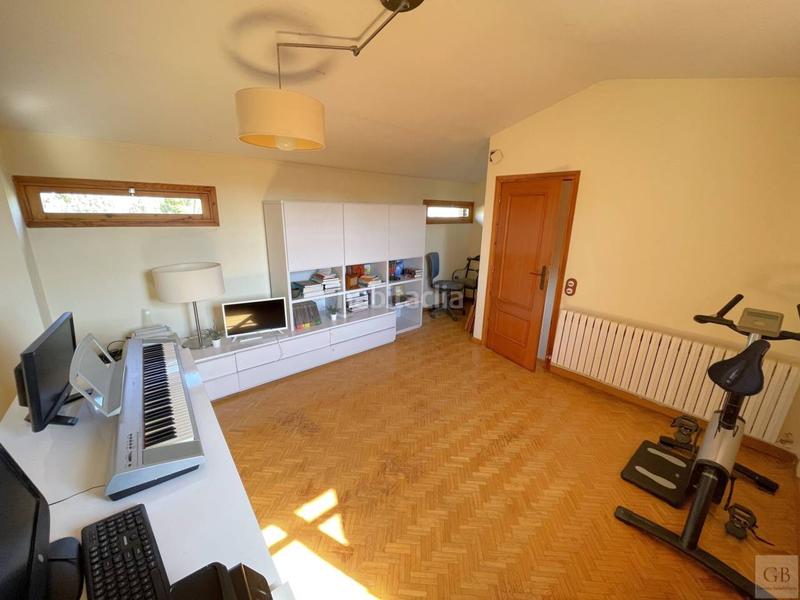 Foto 51e66dfc-84a5-48c7-84b3-eb057533e13d. Casa adossada amb calefacció aparcament a Los Cigarrales-La Bastida Toledo