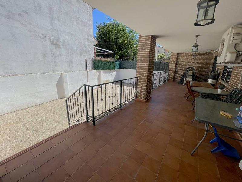 Foto 4d488f5f-2ac6-40e7-89bf-b719950c0d47. Miete haus mit parking in Pepino