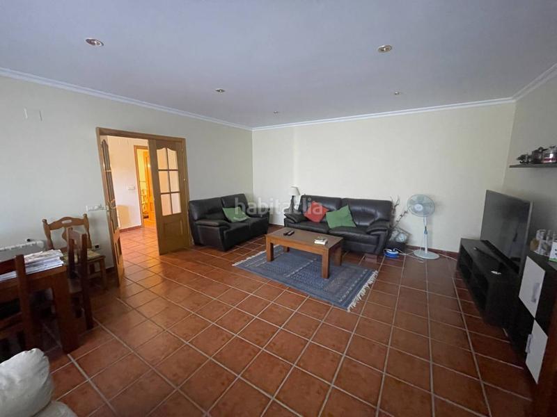 Foto b736f75b-c911-4bb3-a6c9-520074b2ea72. Miete haus mit parking in Pepino