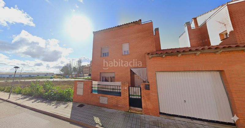 Foto f985ff37-d771-488c-9baa-fa19237ba987. Casa amb aparcament a Magán