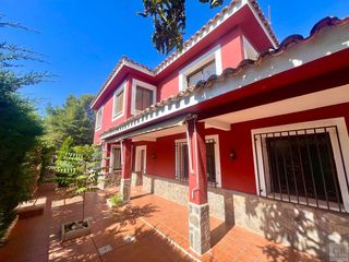 Chalet in Buenavista-Valparaíso-La Legua. Gb gestión inmobiliaria vende chalet independiente en valparaíso