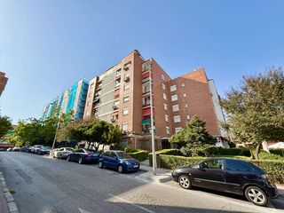 Pis  Calle de camarena. Piso en venta en aluche, madrid.
