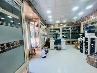 Location Local commercial  Calle malaga. Se alquila local de esquina