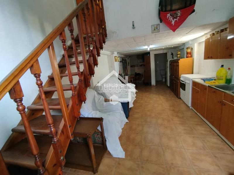 Foto b6e5ef09-556e-4121-b667-a0bf53c3ba7b. Aparcament cotxe a Viana