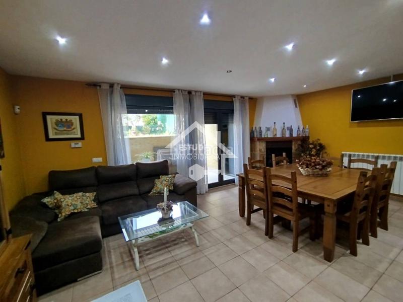 Foto 6ae4cb02-b1de-41c1-8ff6-ffef081231e7. Reihenhaus mit heizung parking pool in Viana