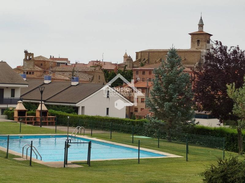 Foto e0be531b-28b2-4998-a426-bda1d99d5139. Reihenhaus mit heizung parking pool in Viana