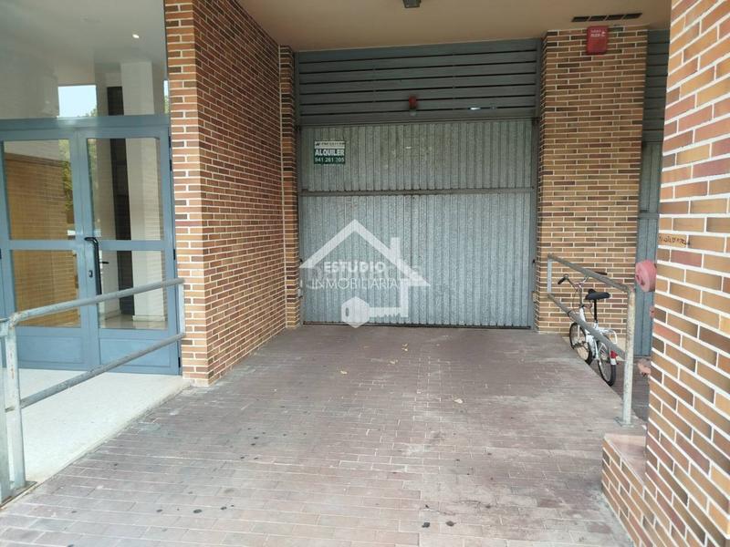 Foto 1651ad10-6efb-4b7e-9d52-2a6303ffa366. Car parking in Oeste Logroño