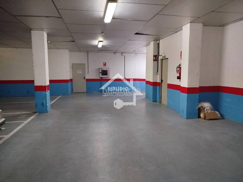 Foto aeb19f4a-3c8f-4fa8-94b3-8234a7de4d9b. Car parking in Oeste Logroño