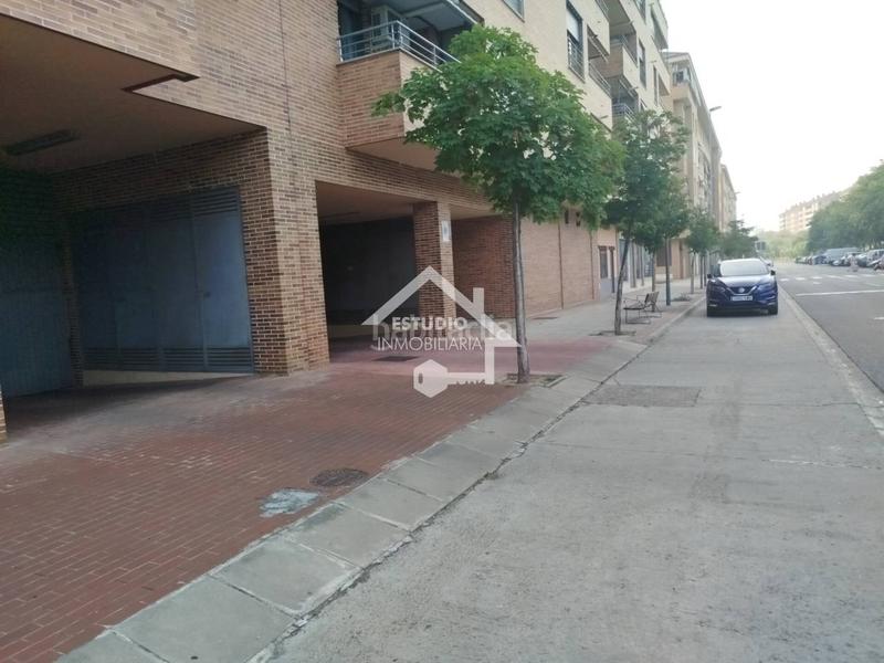 Foto f15b7792-6875-4909-8811-e46eb1c15e12. Car parking in Oeste Logroño