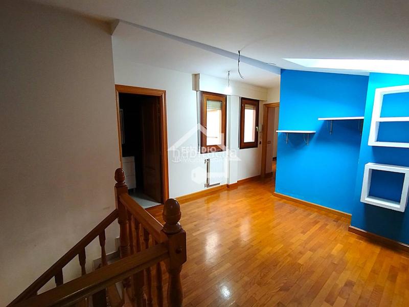 Foto 1027c2cb-b2fa-47b3-b940-122502eea57b. Dúplex amb calefacció aparcament a Viana