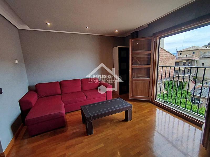 Foto 6b387b25-7330-42e1-abfe-1df92800b9bf. Dúplex amb calefacció aparcament a Viana