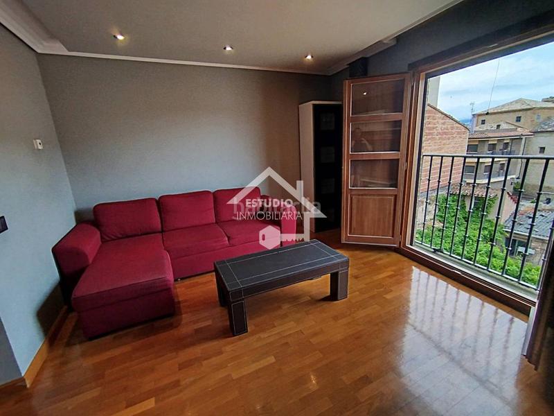 Foto 7e84d6b9-c876-4d0e-9b62-94b2659fd136. Dúplex amb calefacció aparcament a Viana