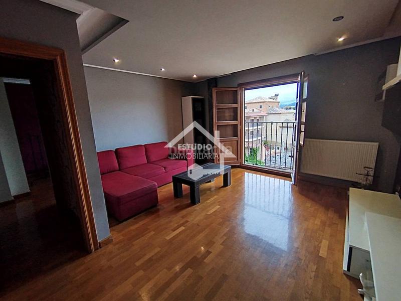 Foto 815f43bc-18fb-4b90-bf75-5a91abaa7472. Dúplex amb calefacció aparcament a Viana