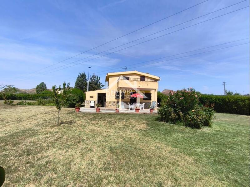 Foto 44df6e47-2ab1-49bf-b9a4-d21d30bfb12e. Finca rústica terreno con casa de campo en Lodosa