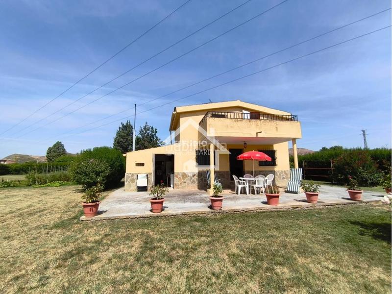 Foto 46bf80a9-541a-4954-ae6a-3b0e499aae05. Finca rústica terreno con casa de campo en Lodosa