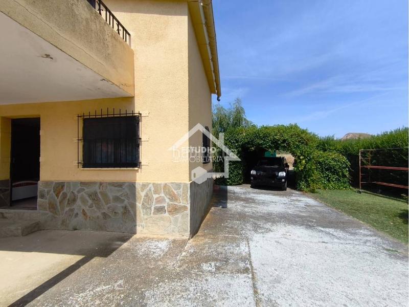 Foto eaf5e807-33d3-48f4-9241-c0b1f7418f88. Finca rústica terreno con casa de campo en Lodosa
