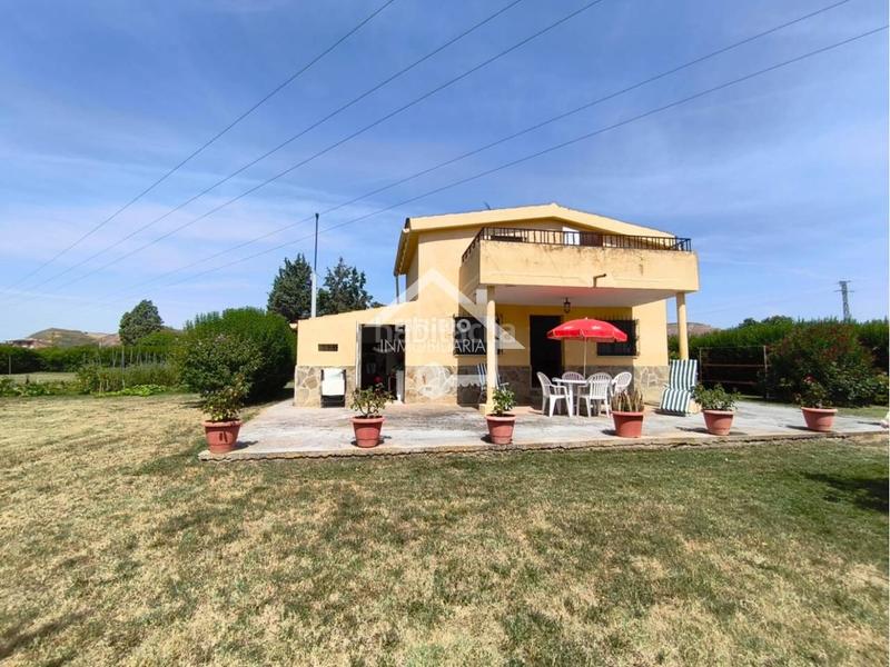 Foto f0723753-04d4-4f2f-ad41-d255e6750c7f. Finca rústica terreno con casa de campo en Lodosa