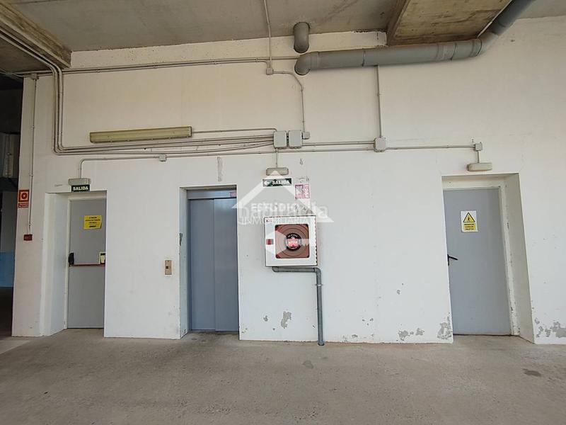 Foto 1a6ba1ec-1b29-460d-b8f4-a9cd83a2ee45. Aparcament cotxe a Viana