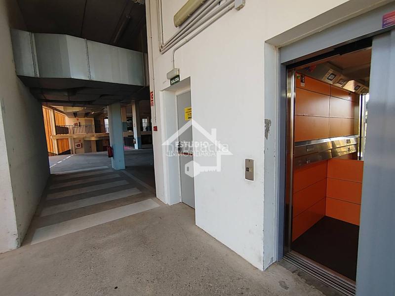 Foto 36c682b5-aff9-453a-bd00-05177e86007d. Aparcament cotxe a Viana