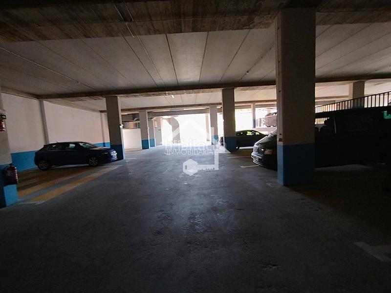 Foto 56e89fb5-f846-4044-947e-3a04657079fd. Aparcament cotxe a Viana
