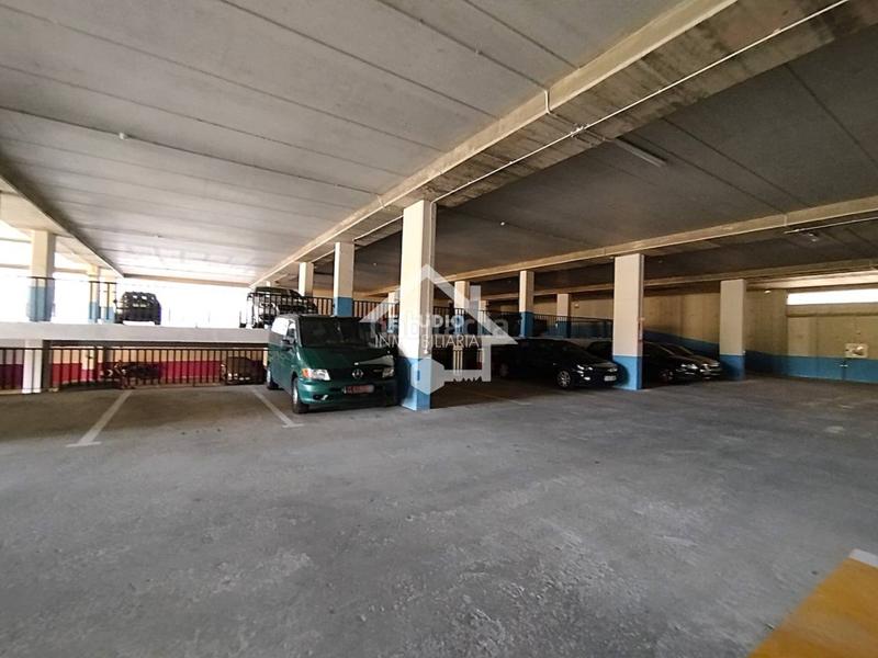 Foto f6de2858-f33f-449f-951c-ff7014e29fbd. Aparcament cotxe a Viana