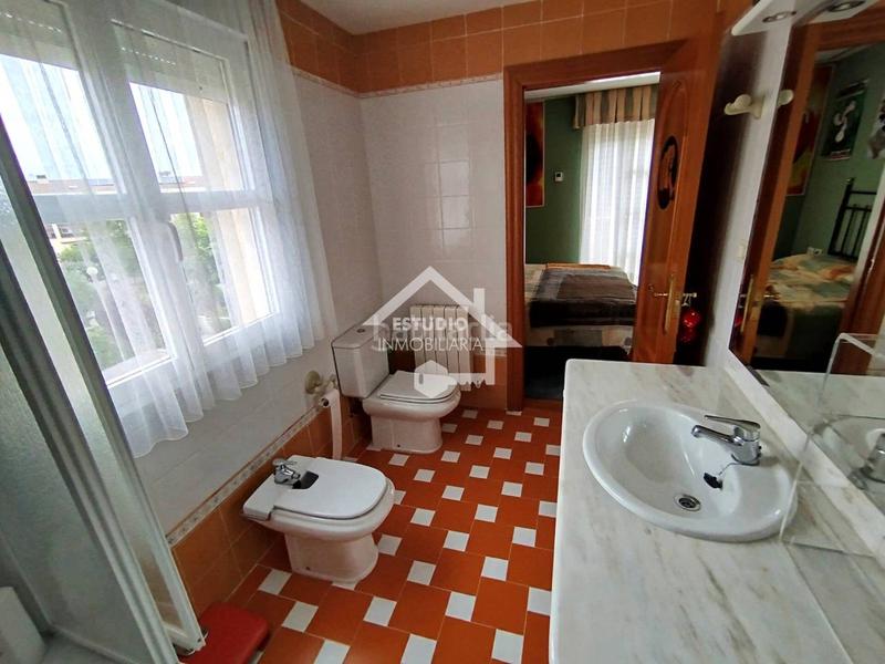 Foto 486c8f2e-8b38-4635-8cc4-32a80e392341. Chalet venta de chalet en Viana