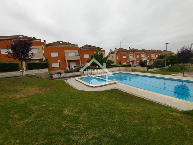 Foto 54cc0f27-c98c-45e3-8741-50bf85ddca45. Chalet venta de chalet en Viana