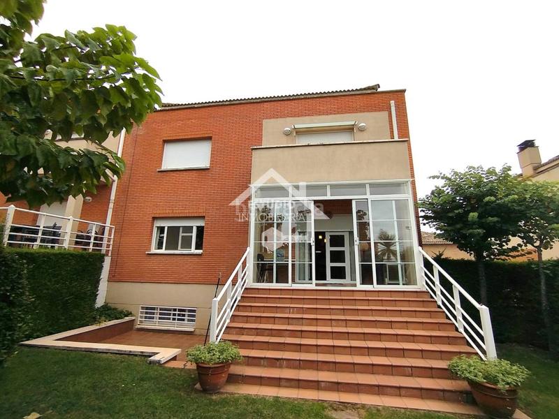 Foto 8c98ebf2-ae94-4ff1-809b-c51eabfacdbe. Chalet venta de chalet en Viana