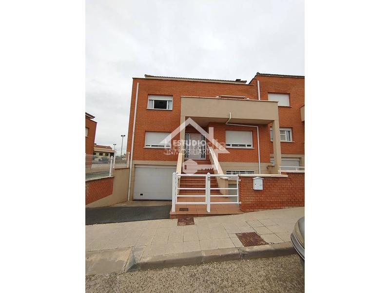 Foto a3f36e19-1870-4347-ad87-d7f0621d8f49. Chalet venta de chalet en Viana
