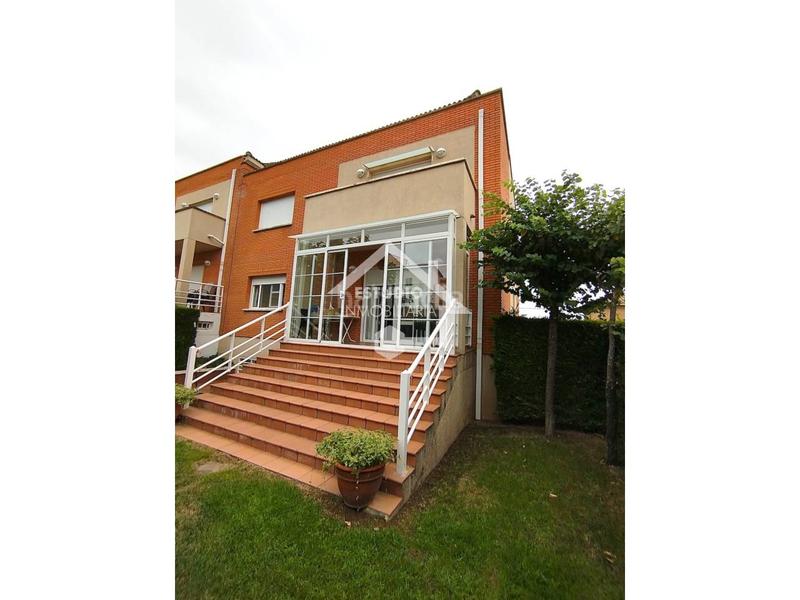 Foto f748197d-6397-4b41-8492-4ff3083fb928. Chalet venta de chalet en Viana