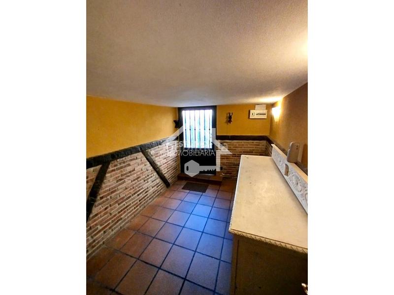 Foto b774765e-63ff-44e1-902f-77706de538c0. Haus mit heizung parking in Viana