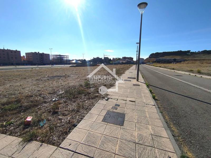 Foto c29344b4-de2b-4633-947b-81aa22d3e339. Terreny residencial a Viana