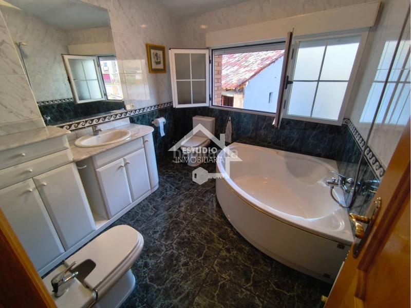 Foto c2514a5c-083e-4ed6-b0f9-eb12a7e9768f. Casa amb calefacció aparcament a Lodosa