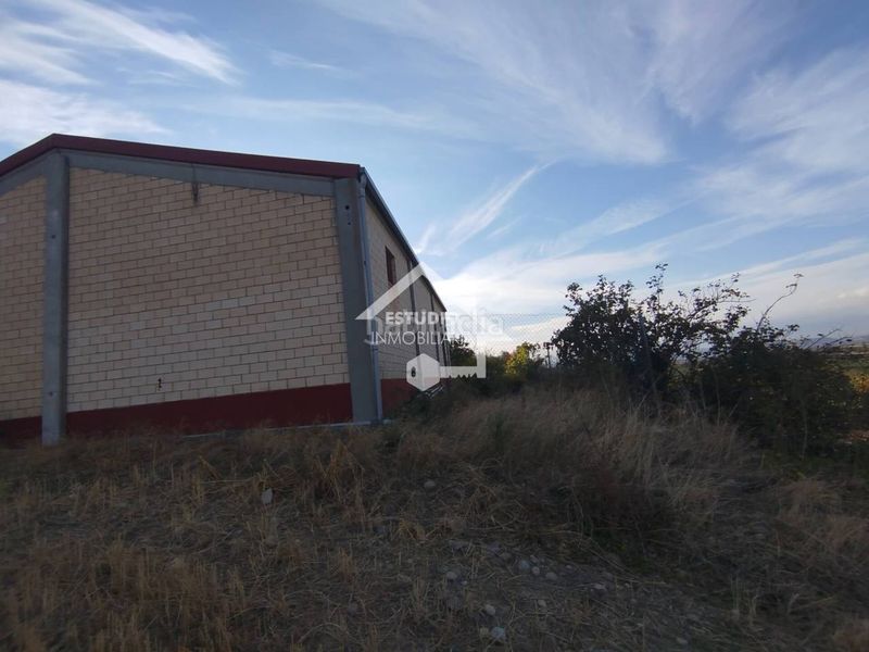Foto a1ea9e6b-52f6-4a7d-88b1-30b1fe301fe1. Nau industrial a Viana