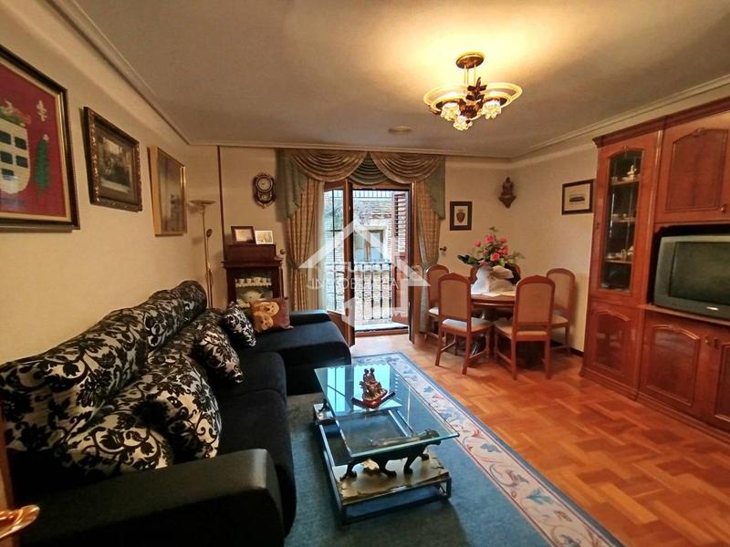 Foto b7f9bbc3-6cfc-4617-9dfb-f9ab906db96e. Pis amb calefacció a Viana