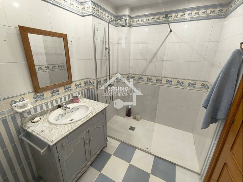 Foto 0c139dba-68df-45d0-9646-f4e0270f464f. Casa amb calefacció aparcament a Navarrete