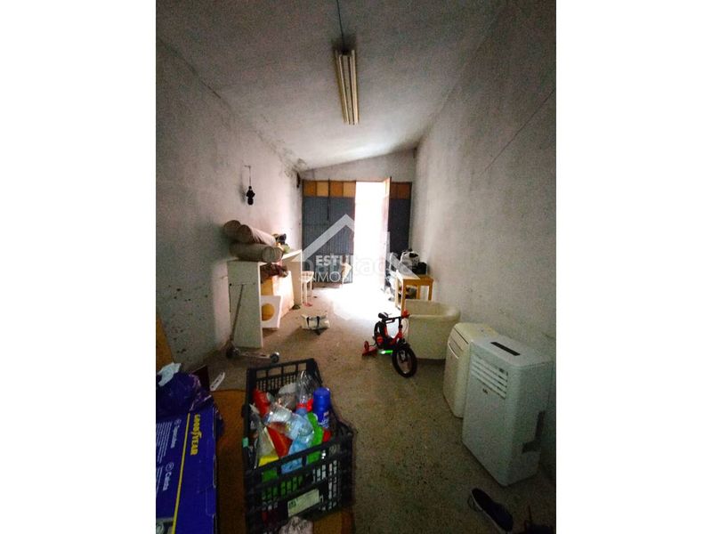 Foto 0d7bf165-2980-4948-966f-168c3b03821b. Aparcament cotxe a Viana