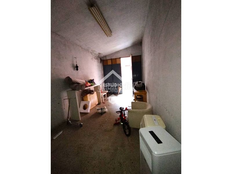 Foto 18cd7b35-8915-472d-8071-50f554467d84. Aparcament cotxe a Viana