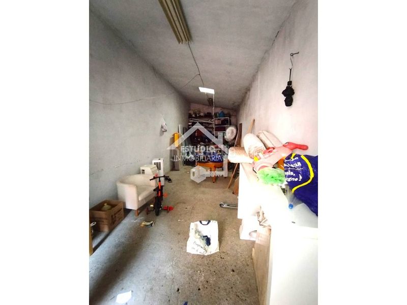 Foto ba87d99f-9c34-42f7-8751-bb1e65edd563. Aparcament cotxe a Viana