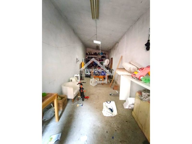 Foto ecdb0dce-591e-48ce-b4e9-2bbd4d4f4c44. Aparcament cotxe a Viana