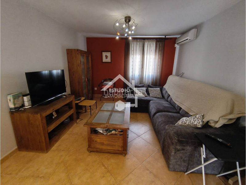 Foto cba3fd5f-9b5a-4df0-a3fa-db73f98cf7a4. Casa amb calefacció aparcament a Mendavia