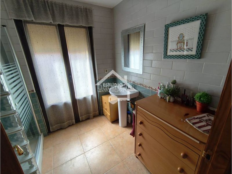 Foto f98c73ee-4072-4592-967f-a61b493e405a. Casa amb calefacció aparcament a Mendavia