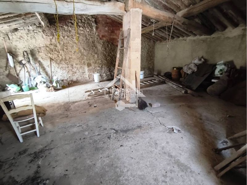 Foto 440d1eb8-a998-4f68-9738-1631e4ec1c82. Aparcament cotxe a Aguilar de Codés