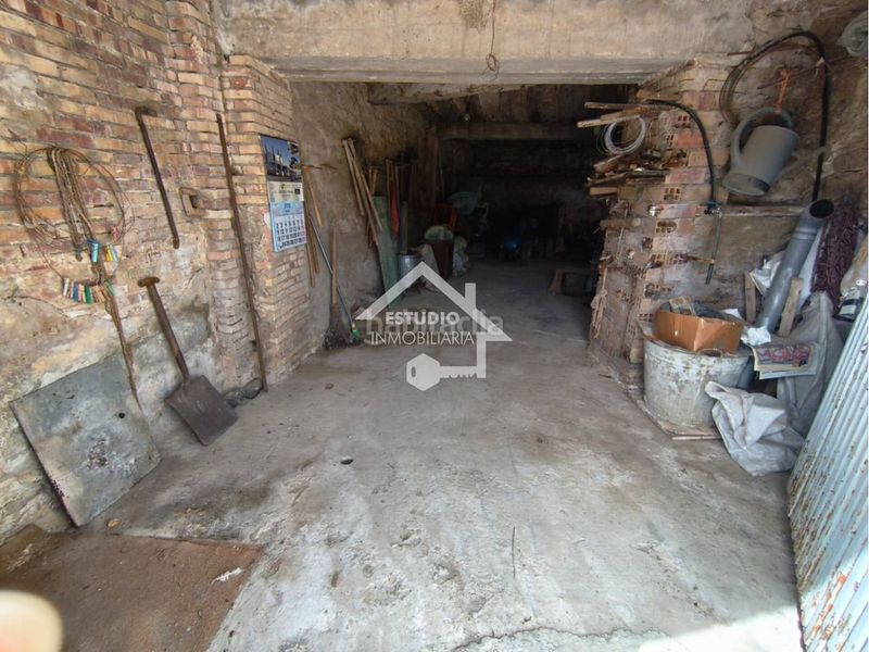 Foto 8b3341bc-0420-4bb1-8294-4e595eda1a12. Aparcament cotxe a Aguilar de Codés