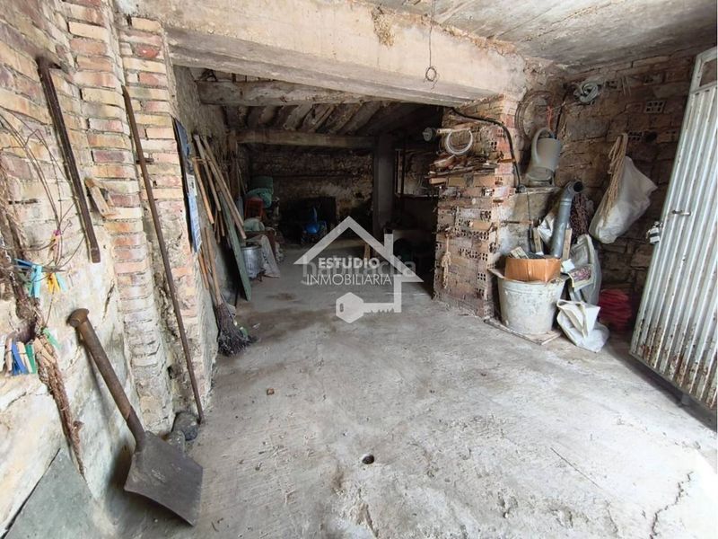 Foto c517da54-b726-4df9-9d55-f06f0135214b. Aparcament cotxe a Aguilar de Codés